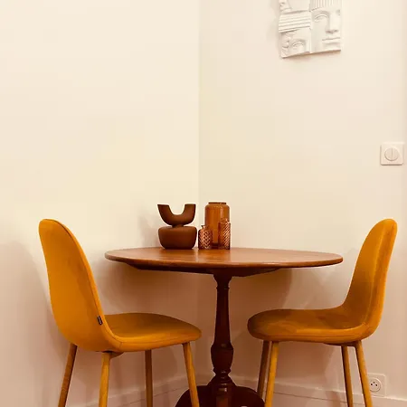 Moments, Your Moments Apartment *